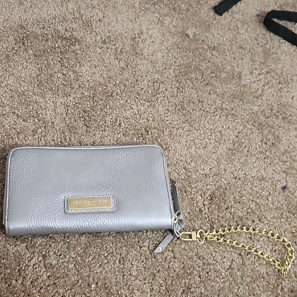 Silver wristlet - Picture 1 of 3